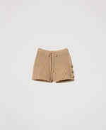 Gerippte Strickshorts mit Knöpfen