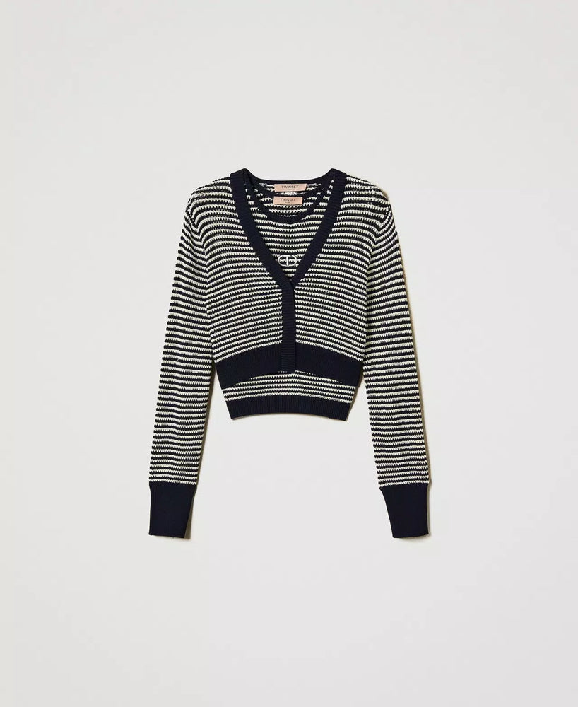 Cardigan und Top aus gestreiftem Gestrick mit Oval T