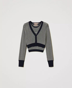 Cardigan und Top aus gestreiftem Gestrick mit Oval T