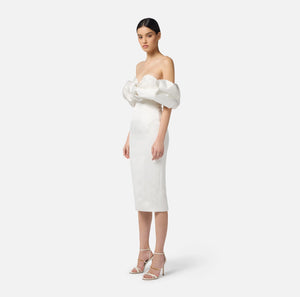 Kleid aus Duchesse mit 3D-Ausschnitt