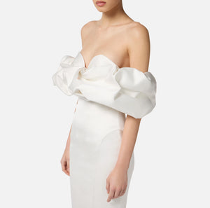 Kleid aus Duchesse mit 3D-Ausschnitt