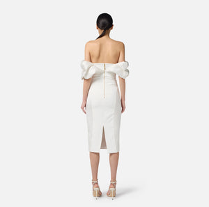 Kleid aus Duchesse mit 3D-Ausschnitt