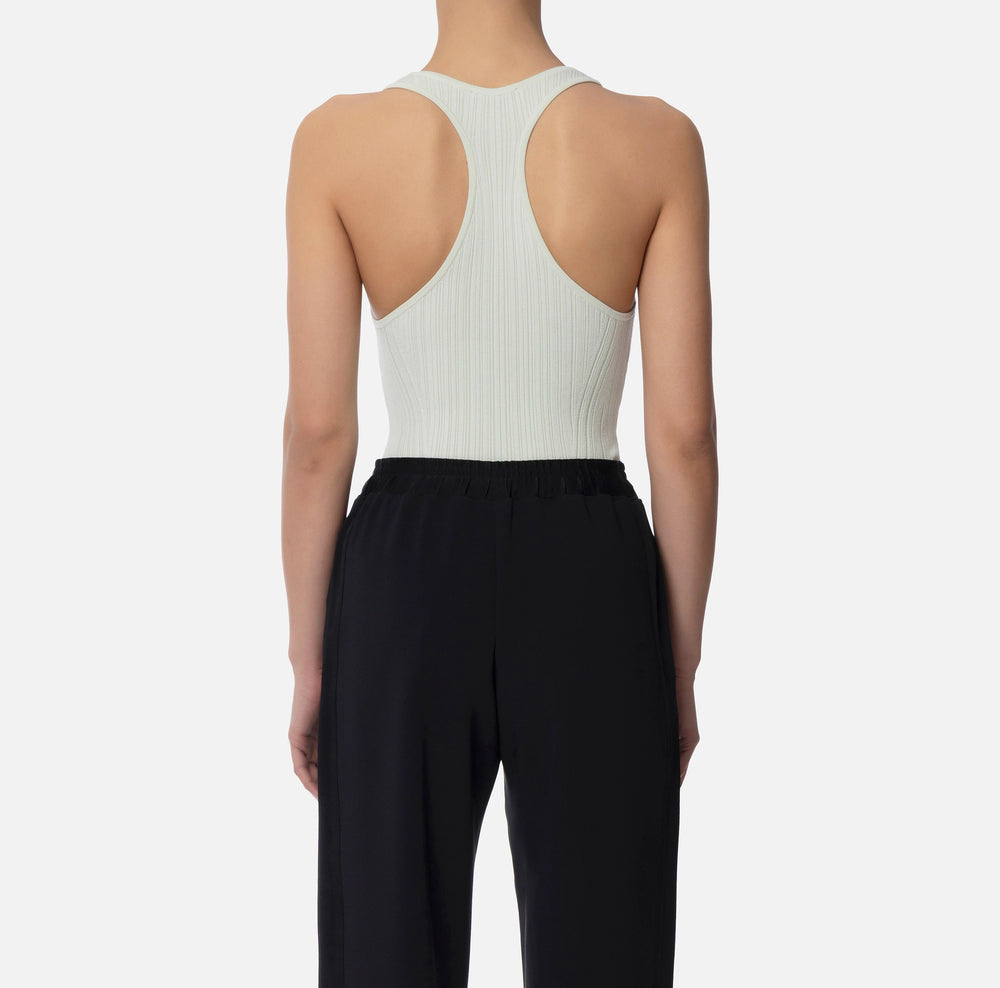 Top in Rippoptik mit Blume